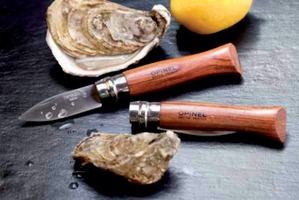 Oysters knife to OPINEL